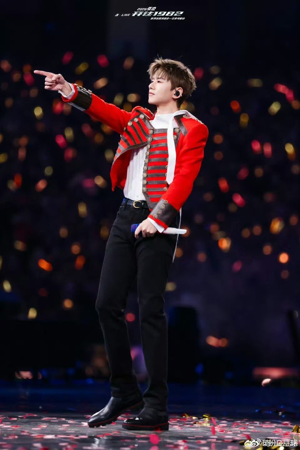 一抬头以为穿越未来，张杰鸟巢演唱会的机器人阵容也太酷了吧起猛了在张杰演唱会看到一