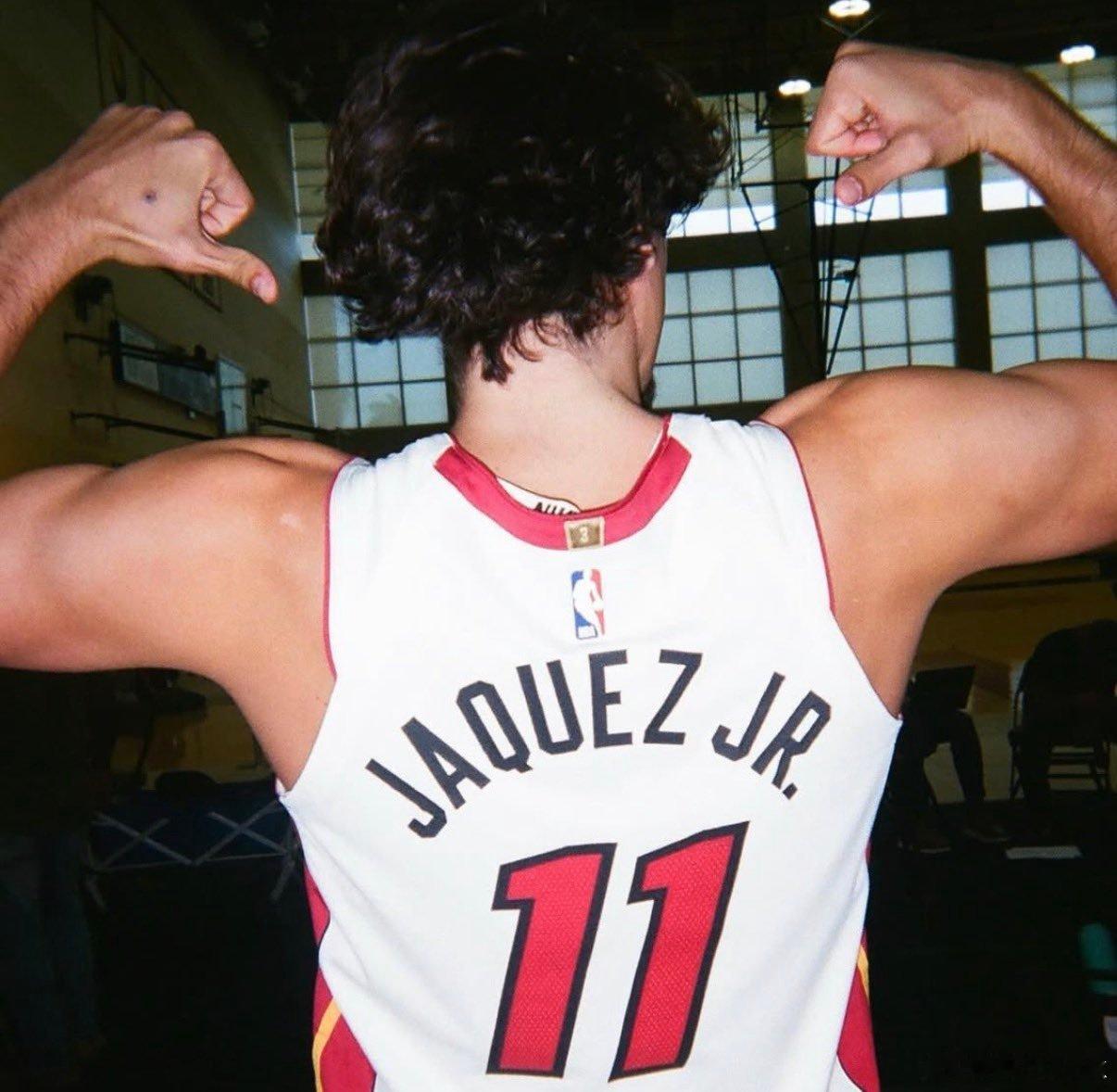 常规赛结束后，哈克斯在“替补球员”中的排名：替补总得分：第1替补场均得分：第1替