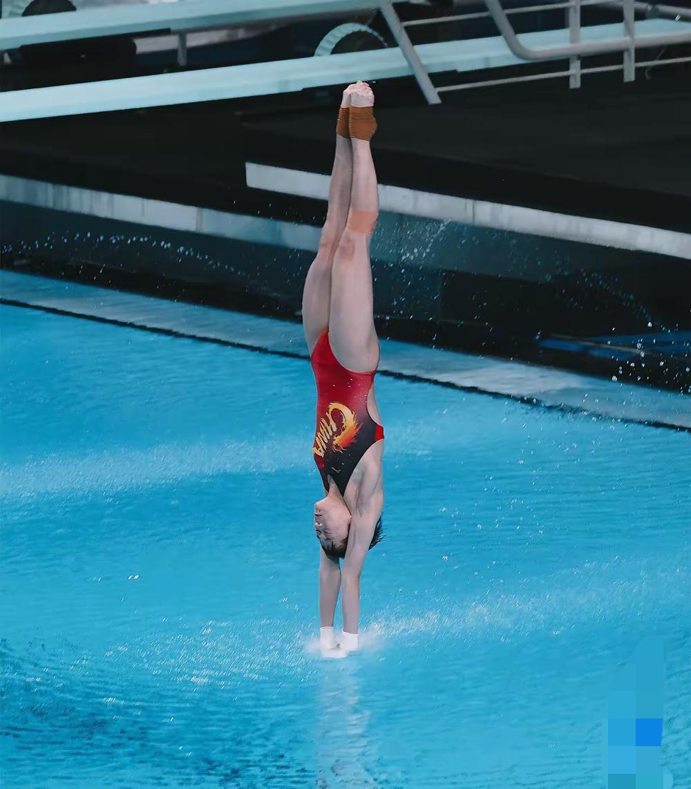 今晚彻底睡不着了！那个创造“水花消失术”的姑娘真的回来了，全红婵这场复出之战太炸