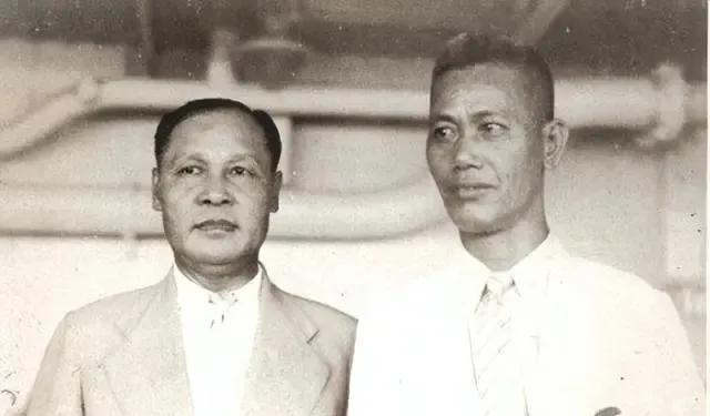 1949年，毛主席特别邀请国军中将杨虎登上天安门城楼参加开国大典，这引起许多争议