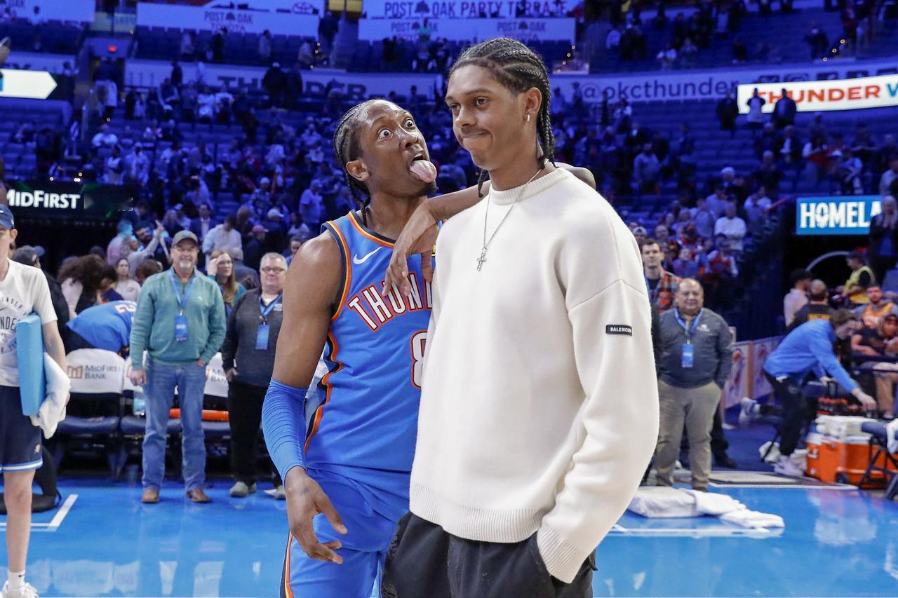 谁也不服！杰伦·威廉姆斯最近放出狠话，说他和弟弟科迪是NBA最强兄弟组合。他甚至