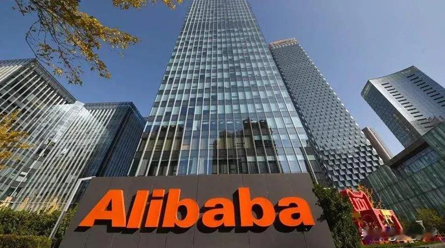 “真离谱！现在这么多科技企业都要去搞AI，弄什么诗词歌赋、画图美术！这对国家有一