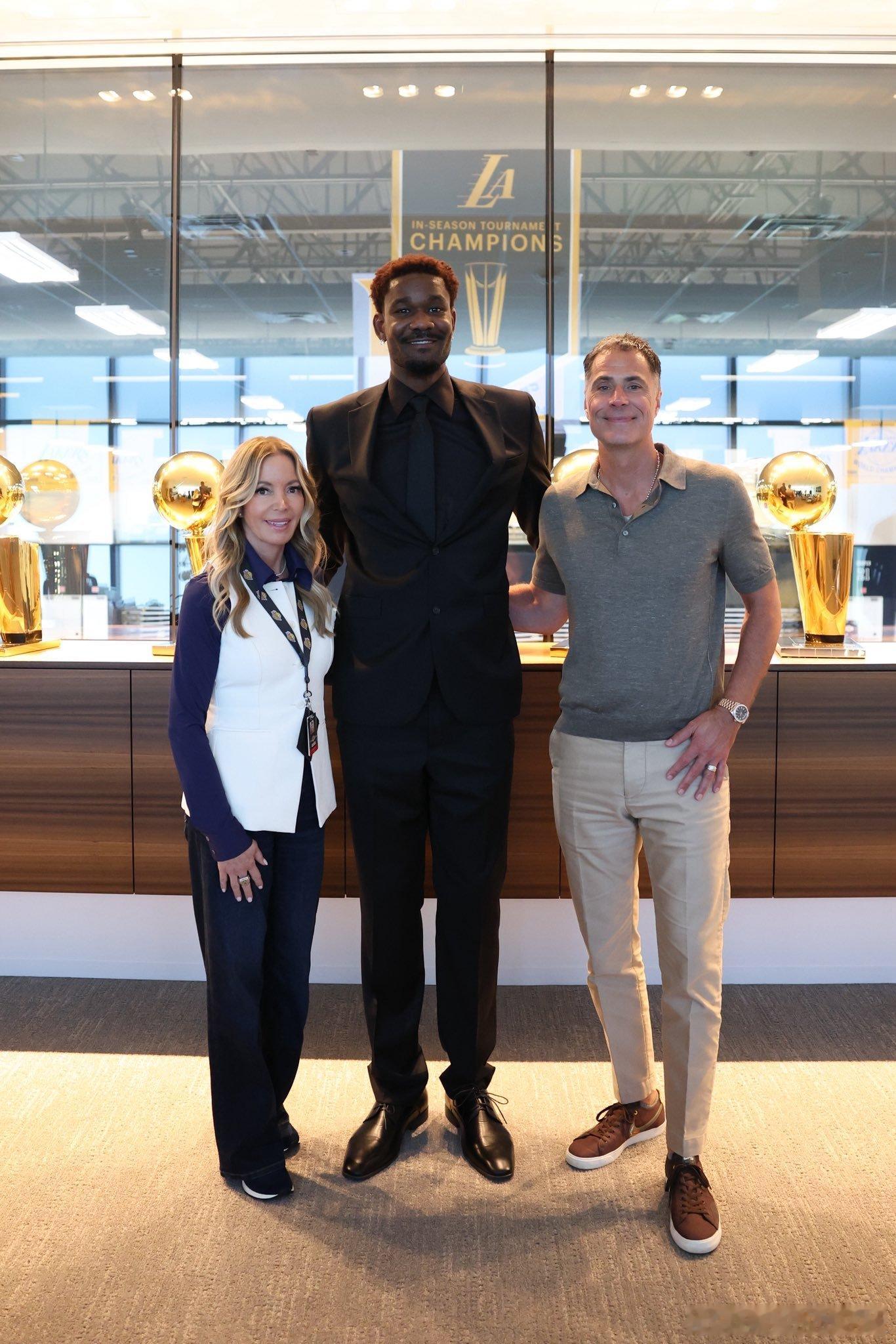 艾顿更新社媒：New chapter. Let’s hoop, Lakers N