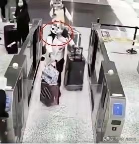 成都双流机场，海关从一名入境旅客身上查获 112 万人民币和 1.8 万美元。这