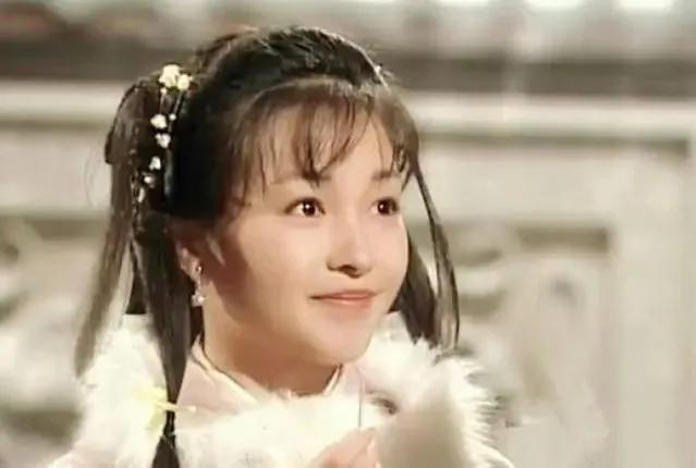 《倚天屠龙记》黄衫女出场时说的这句“箫长琴短衣流黄”把《神雕侠侣》后面的结局交代