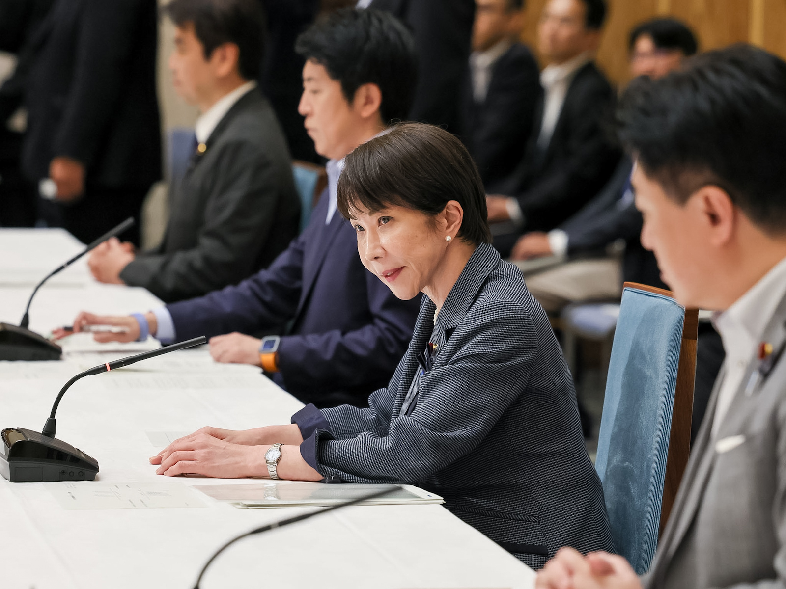 高市早苗今天要去熊本灾区，要不要带点千纸鹤过去热点观点日本地震灾区呼吁不要再送千