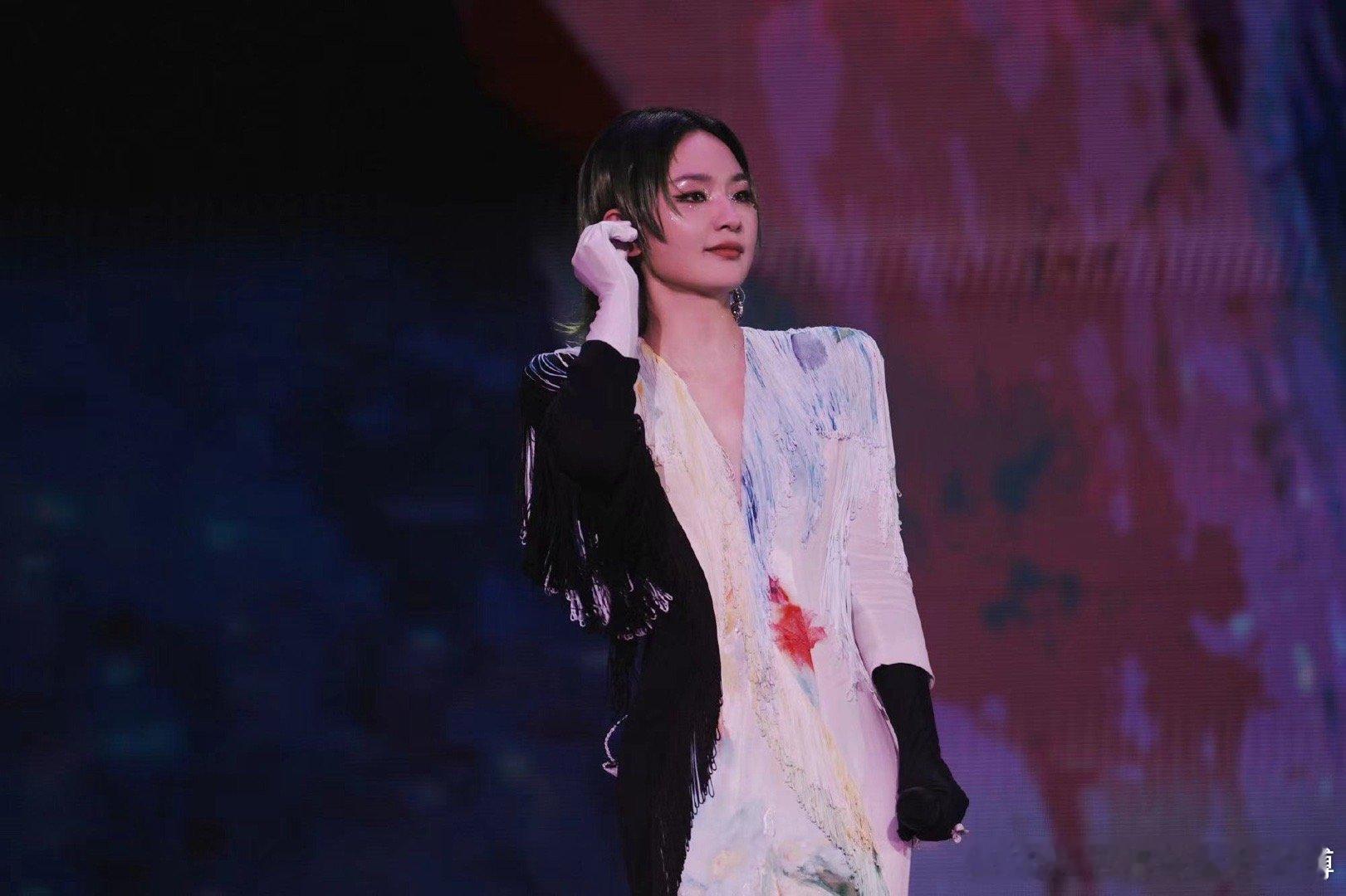 #周笔畅出了个动画片#这种动画版可爱而又真实。超级的适合在周末的时候带着小朋友一