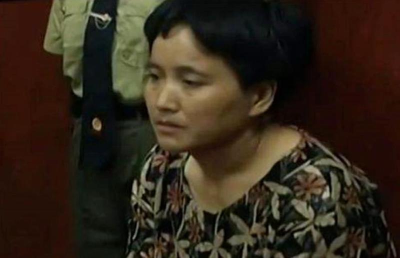 2005年，白宝山的情人谢宗芬历经三次减刑，终于刑满释放。走出监狱大门她长舒一口