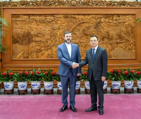 美伊那边刚在波斯湾杠上，伊朗无人机就被美军击落了。没想到转头伊朗副外长就跑到北京