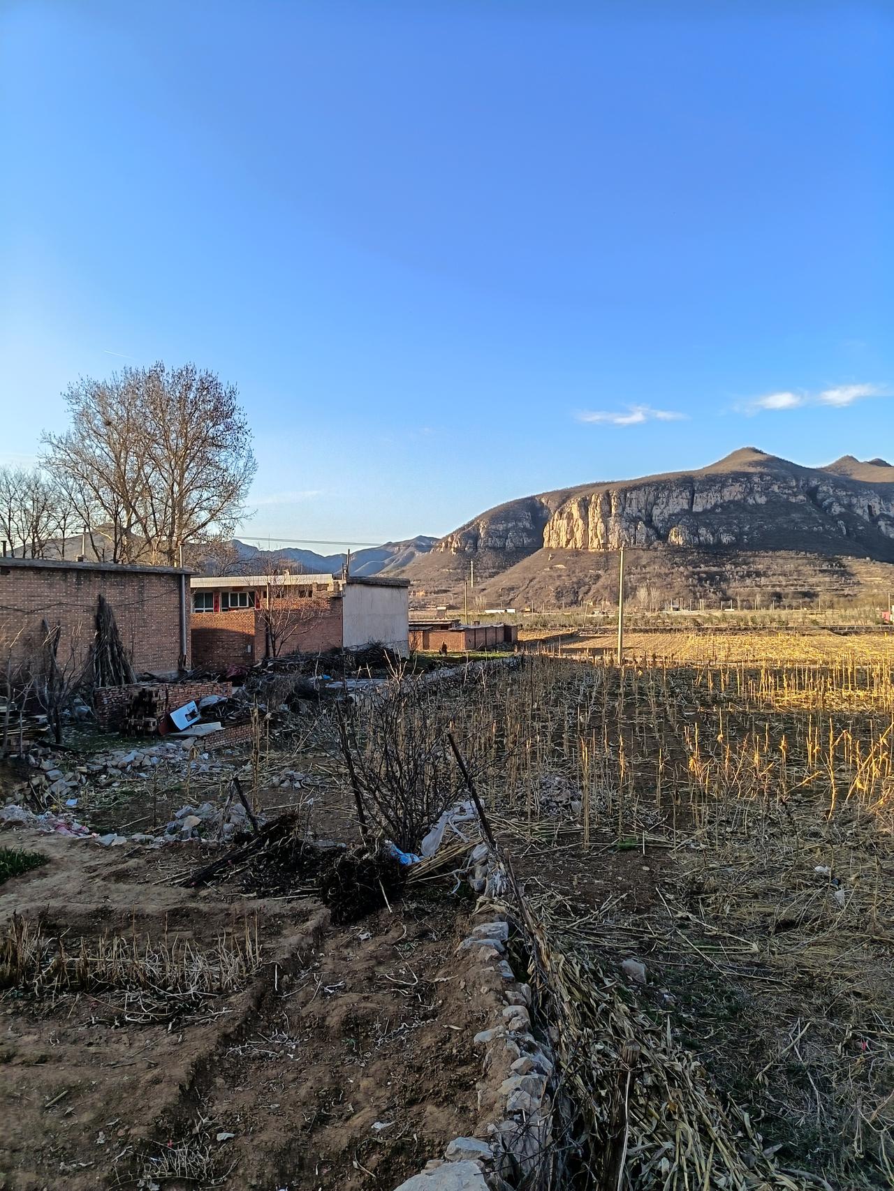 记录我的2026 宁静乡村，远山如黛，岁月静好。