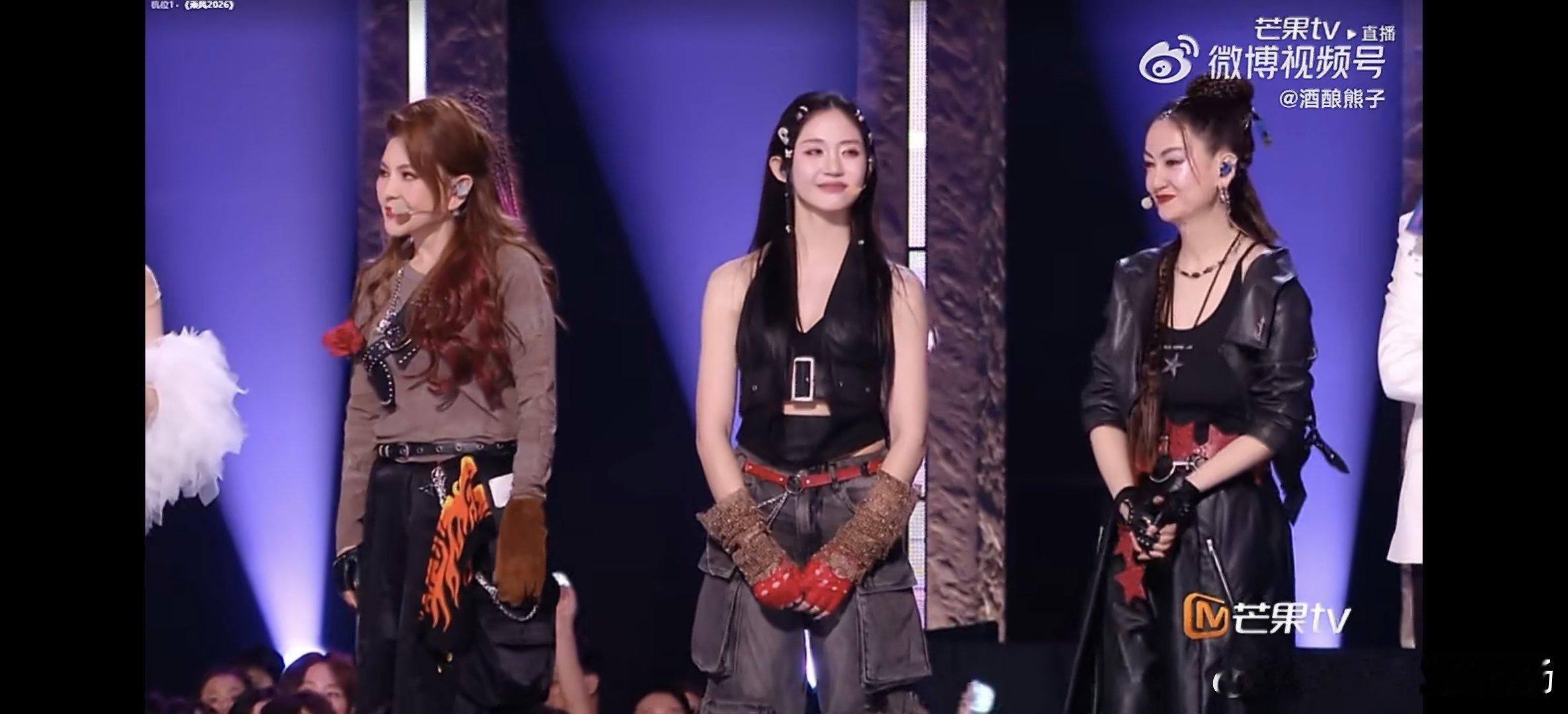 乌兰图雅炸裂乘风2026一公现场浪姐直播突破自我挑战英文唱跳舞台，乌兰图雅刻苦学