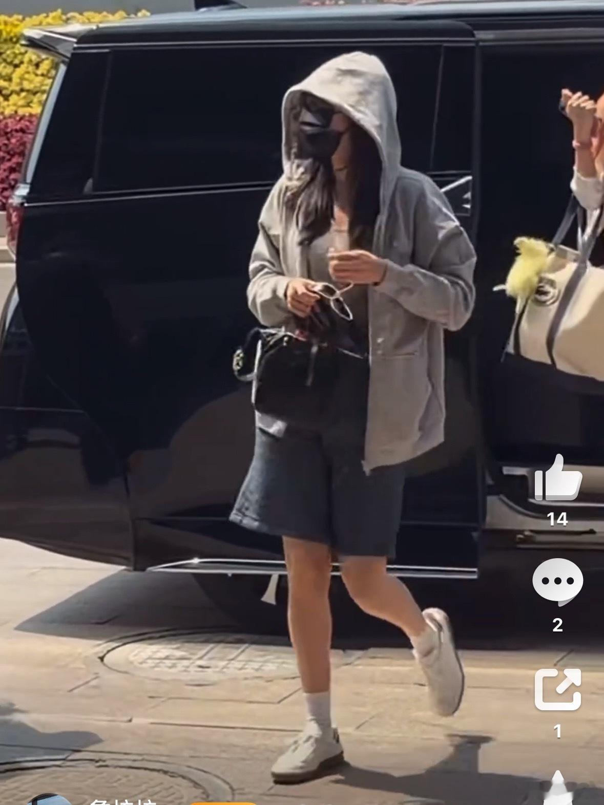 迪丽热巴白皮体育生钰珑迪丽热巴这个“白皮体育生”的标签也太有意思了，冷白皮+运动