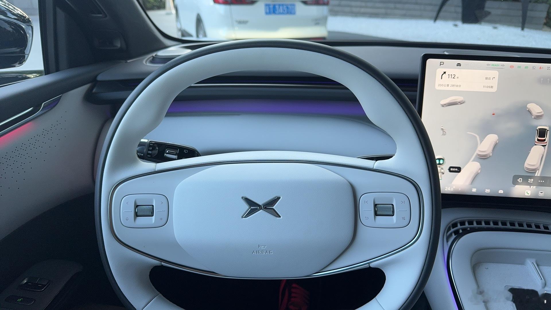 在别的老师还在吃早餐的时候，我已经早上车了。工作人员说我的是第一个出发的车辆，开