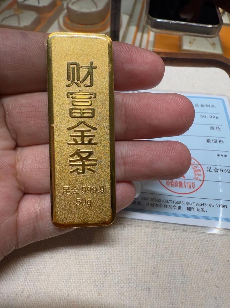 金价这是怎么了
前段时间金价大涨
我们那口子坐不住了
非要买什么纸黄金
说是可以