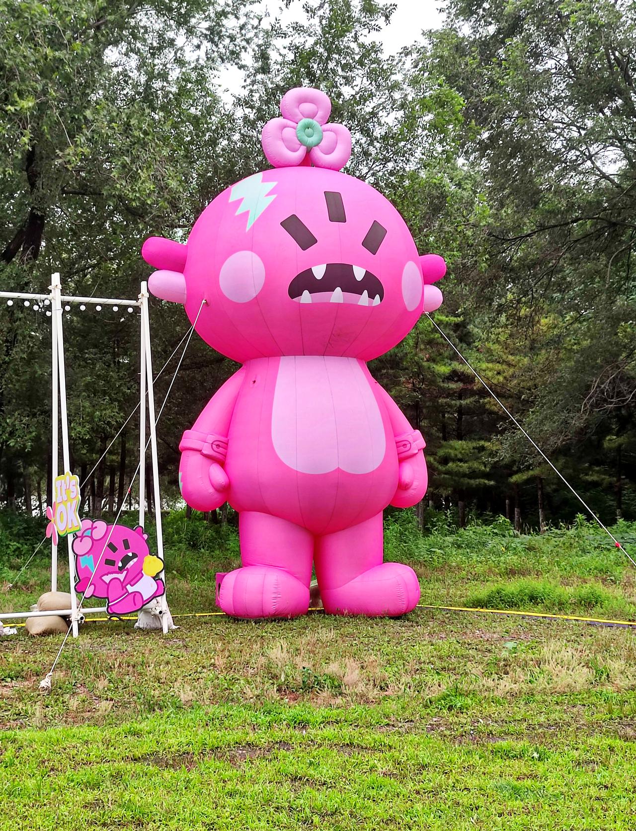 ″罗曼星球夏日漫游"营地，沈阳浑河北岸，K11购物艺术中心门前，有一处夏日营地，