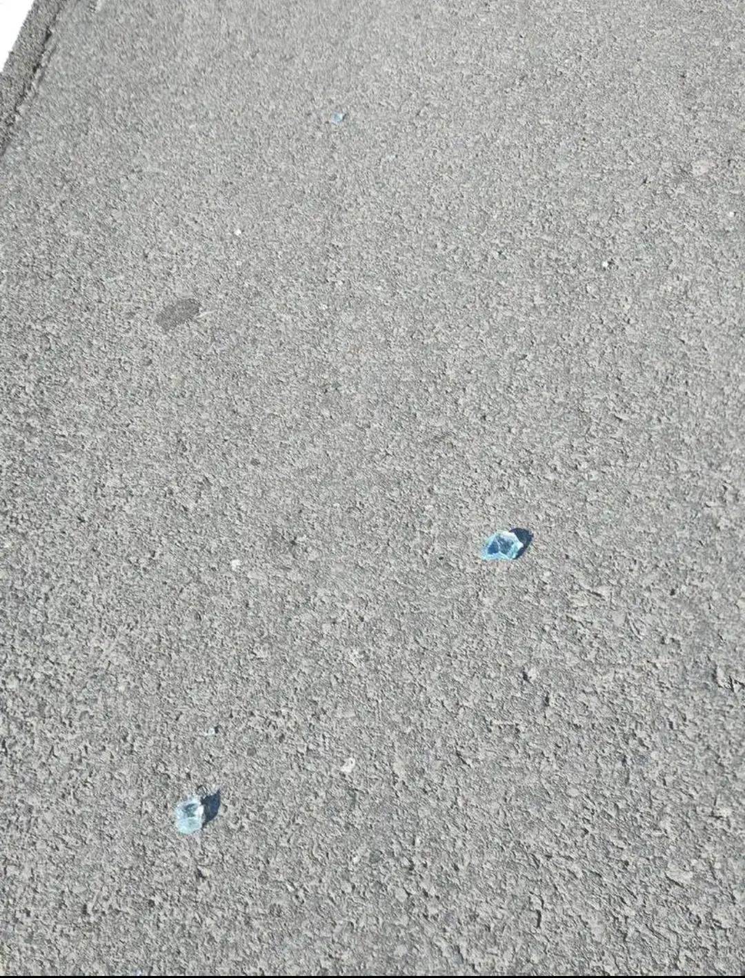 问题出在哪儿

我每天外出骑车都走相同的路线，其中有一段不得不吐槽一下。

这段