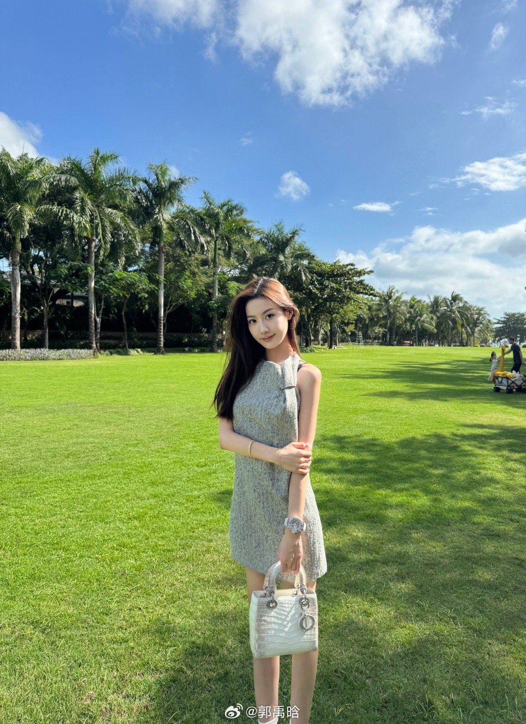 ☀️☁️🌴👧  ​​​