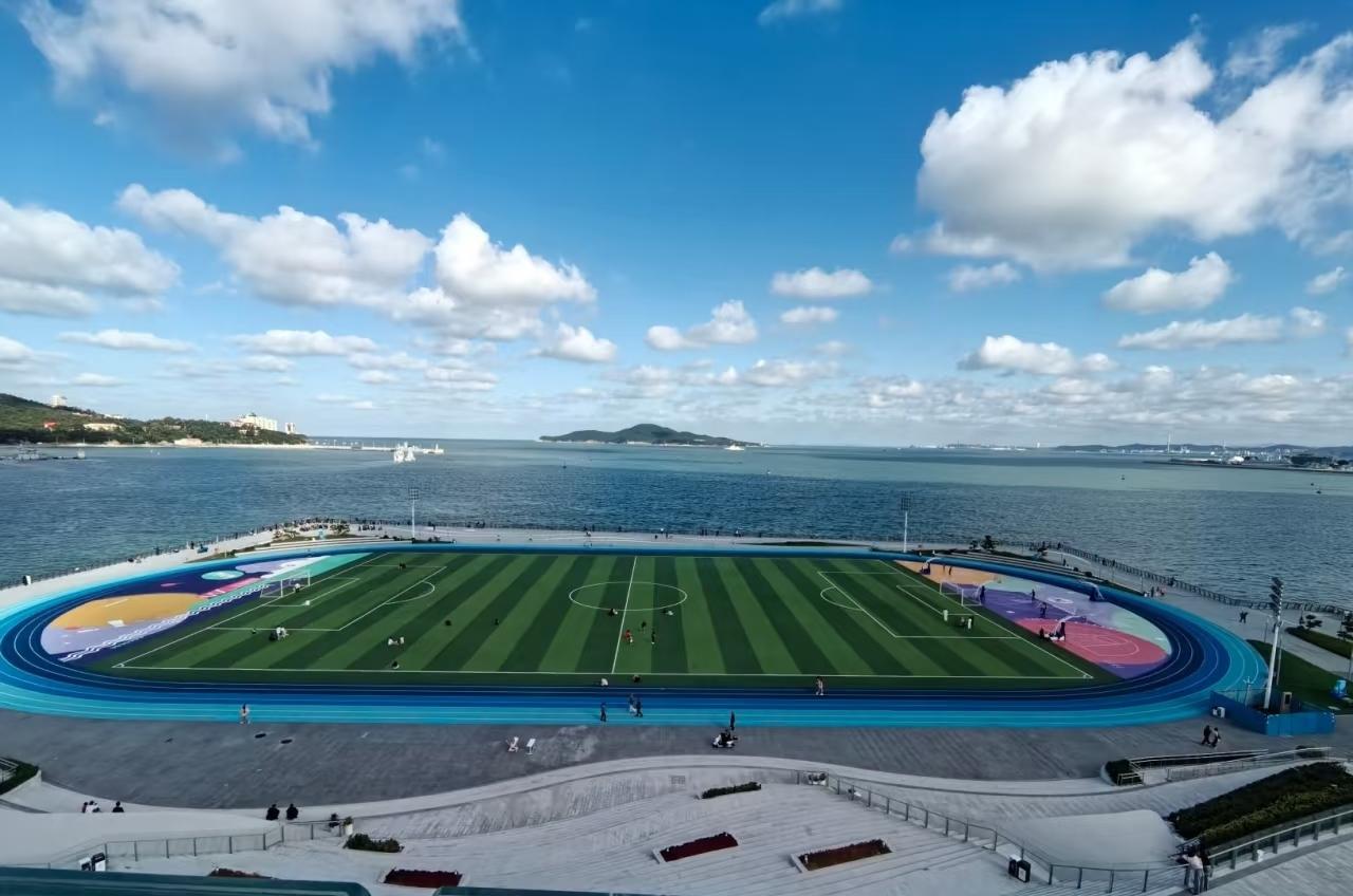 允许市民随时进入的足球场才是好的足球场，比如威海