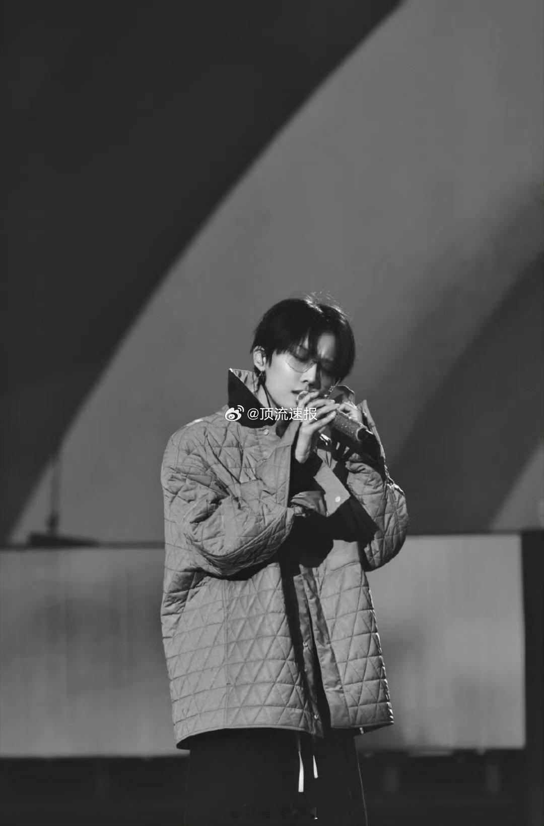 刘雨昕跨年舞台彩排图🈶 