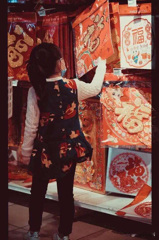 春节露一手才艺春节的餐桌上，长辈们的目光总在期待惊喜。放下碗筷，我走向客厅中央，