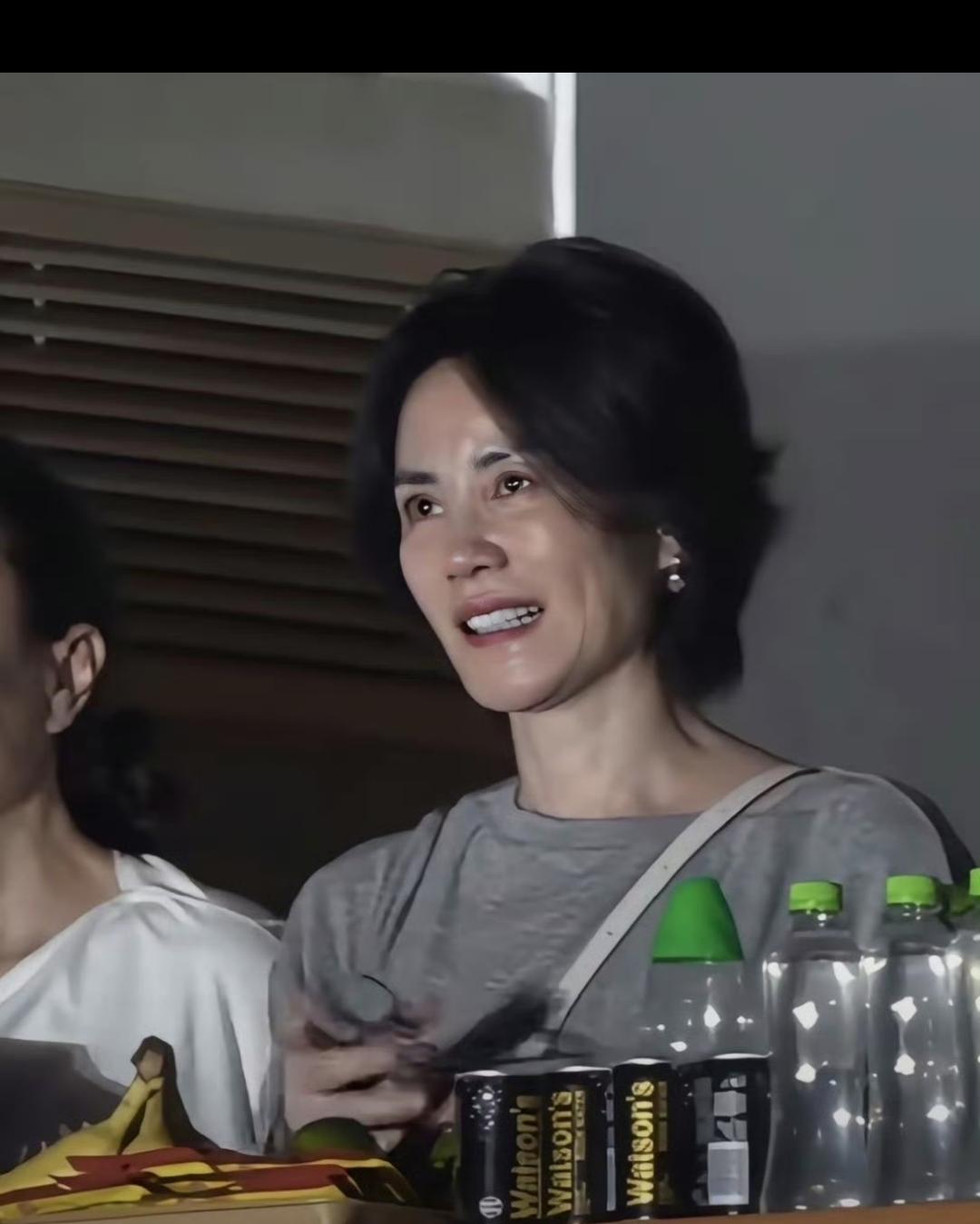 哪有那么多不老神话，高清镜头下她长这个样子！
不过话说回来马上六十岁了人了，能保