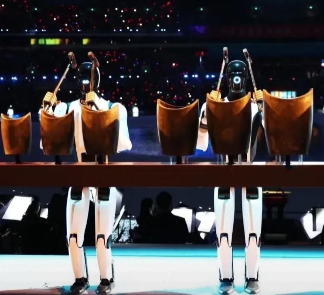 全运会开幕式我算是看明白了，大咖都得给机器人当背景板！
 
蹲直播时，我跟弹幕里