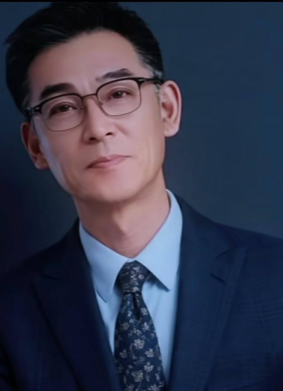 都是大叔，你最喜欢哪一个？四位大叔都是有着不同风格和气质，有儒雅型的，有内敛型的