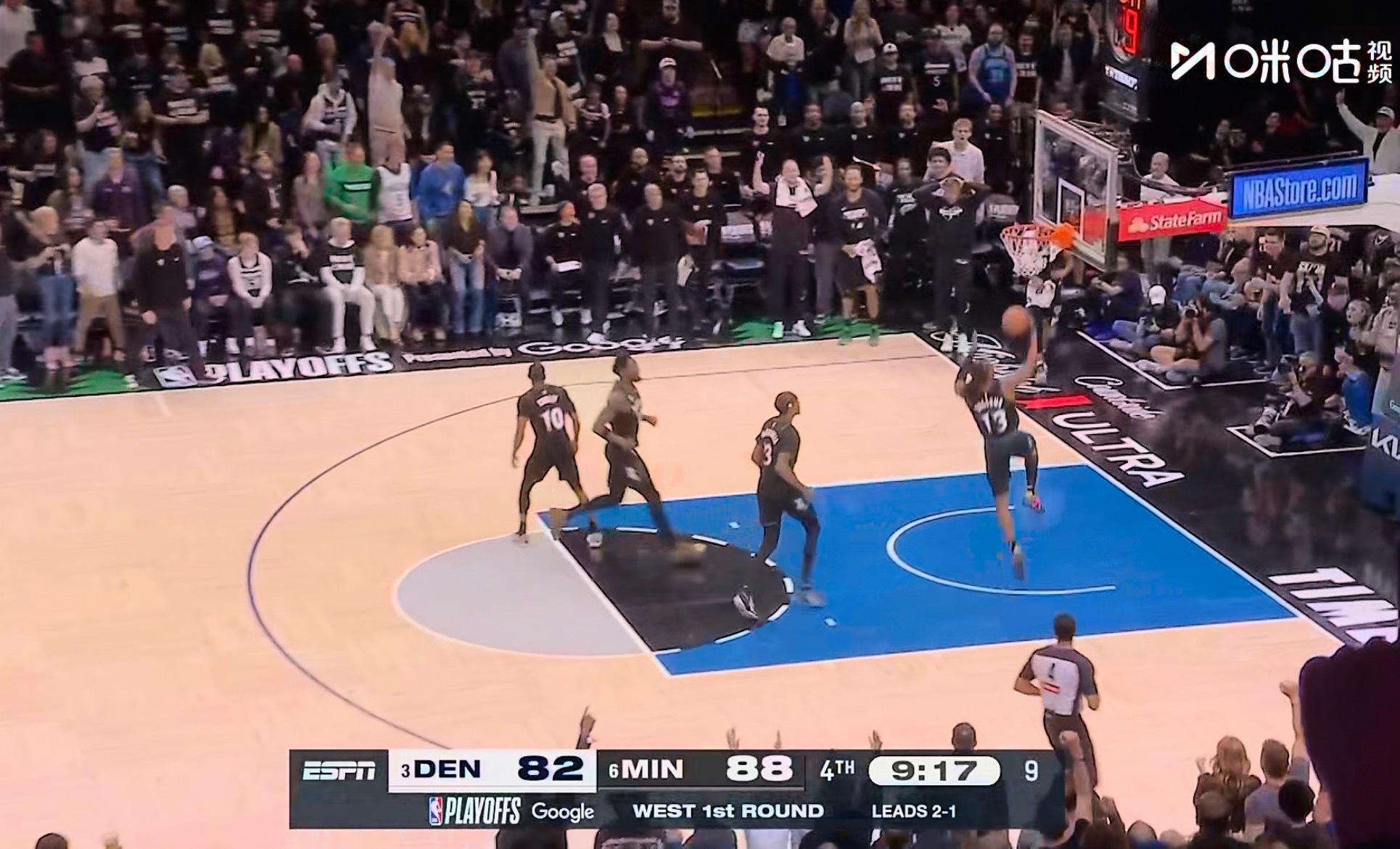 这tm太快了吧，森林狼4人下快攻。掘金人呢？