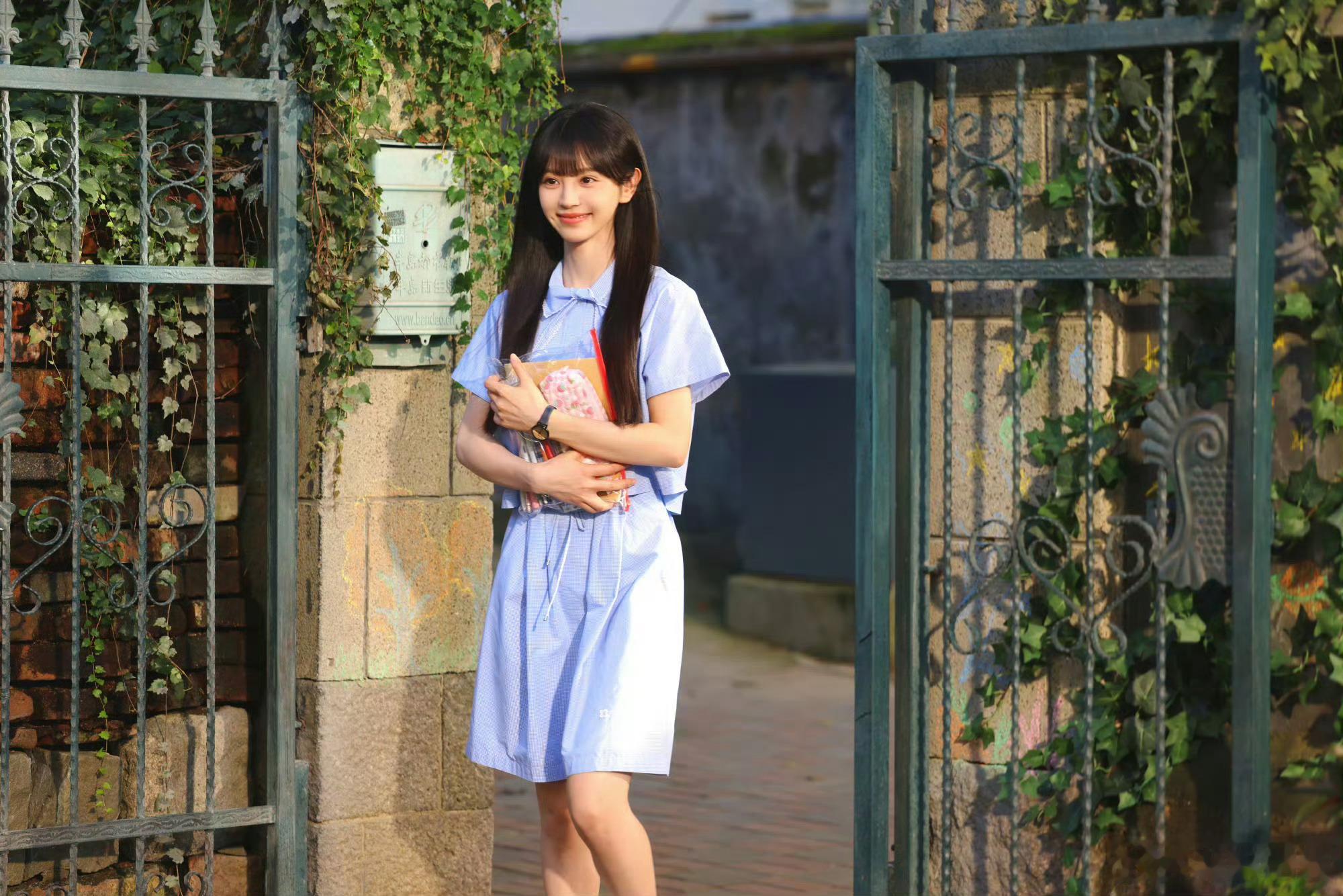 田曦薇怎么洗把脸就来演林知夏了天才女友笑不活了，别人演校园剧要化妆半天，田曦薇洗