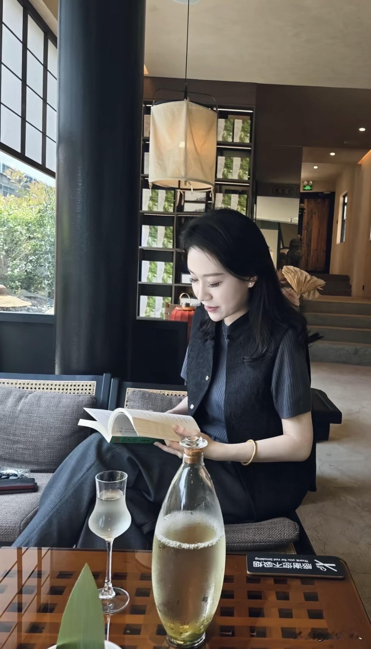 灵魂伴侣：如果你有一个能够经常聊天的伴侣，那么你就是幸福的。

其实，我们终其一