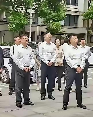 为什么都是一个姿势，是便秘了吗。