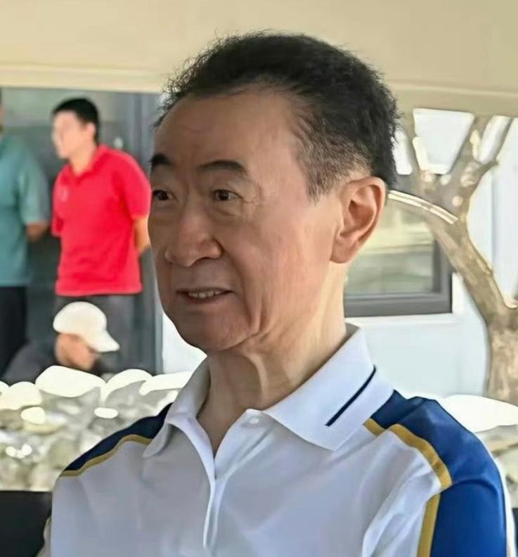 企业家都挺不容易，王健林在发迹之前曾经四处找人贷款，宗庆后当了十多年的知青。
创