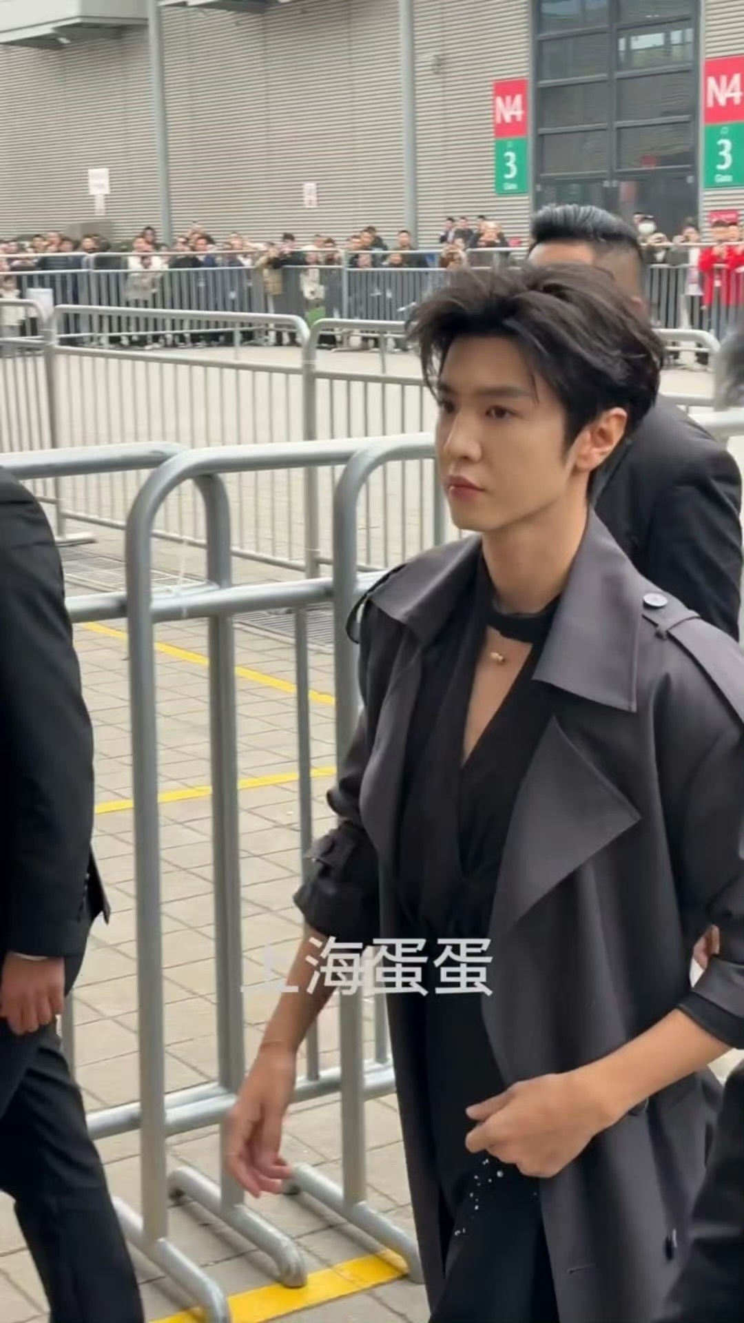 每日一问 陈哲远什么时候能原谅鲜藕陈哲远风衣眼镜look