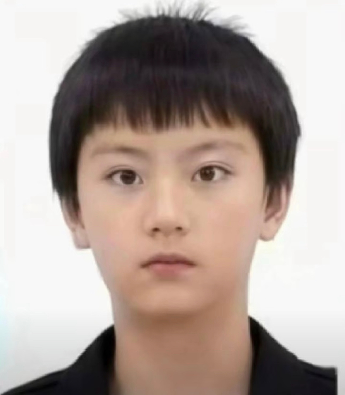 全世界拍的最值的证件照，哪个地方都能看到这颗海胆…感觉到李煜东30岁了这张蛋仔证