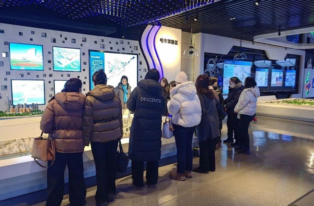 三月芳华，致敬“她”力量！今年她们这样过节

为热烈庆祝第116个

“三八”国