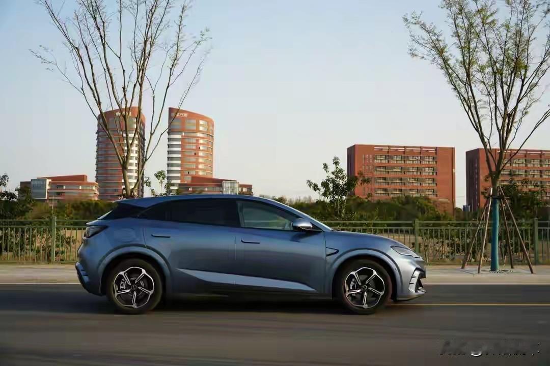 国人买车的三大变化

变化一：以前买车，首选就是合资车，因为有面子，如果手头宽裕