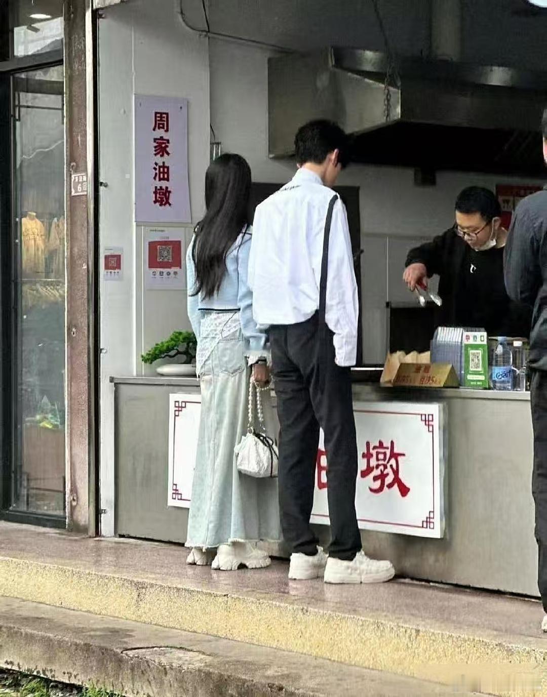 《难哄》是真拍太早了，这版温以凡和桑延，完全长在我脑补里头，忒对味儿了。 ​​​