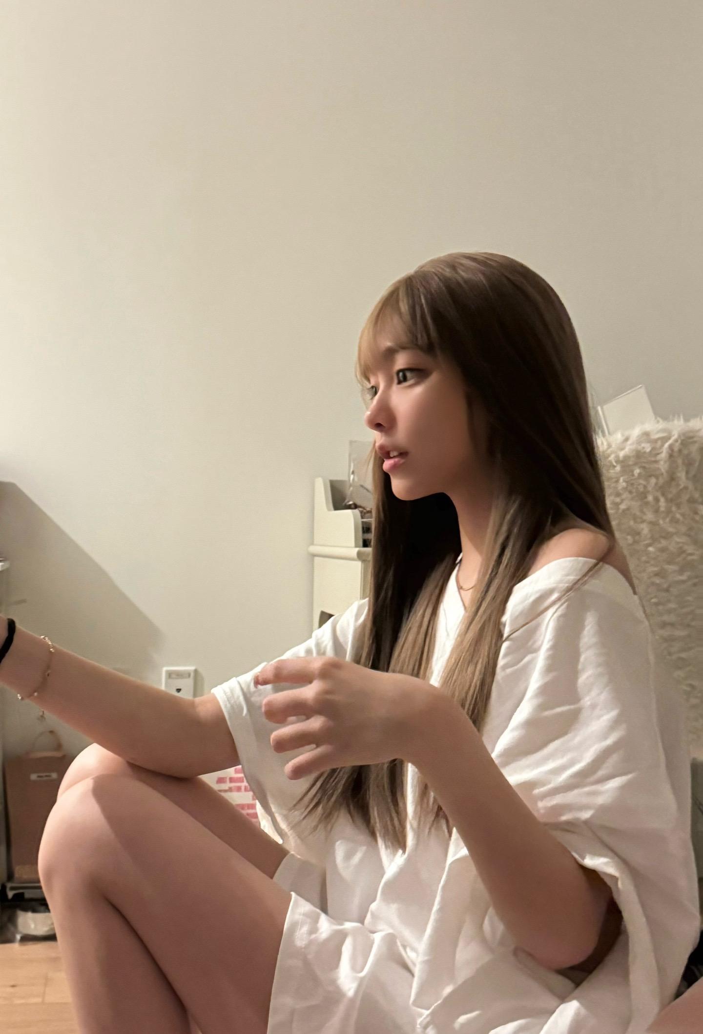 你说爱我的时候 中指压着食指。