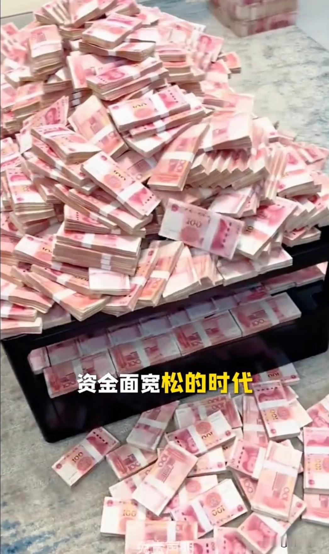 央行今日公告称，1月15日将开展9000亿元6月期买断式逆回购操作，创下单日操作