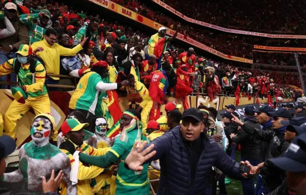 根据法国媒体bladi的报道，当地时间本周四，摩洛哥法院判处18名在非洲怀决赛中