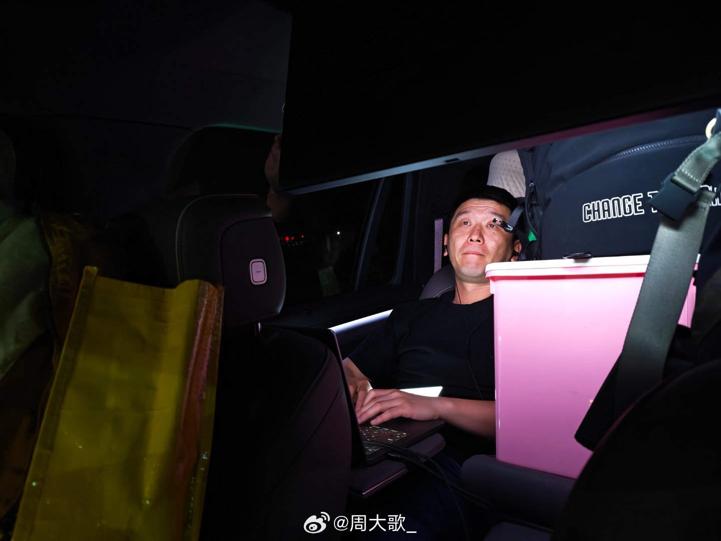 终极牛马上工双屏爽歪歪流转很丝滑无卡顿我司摄像韩老师也是吃上细糠了大歌碎碎念被这