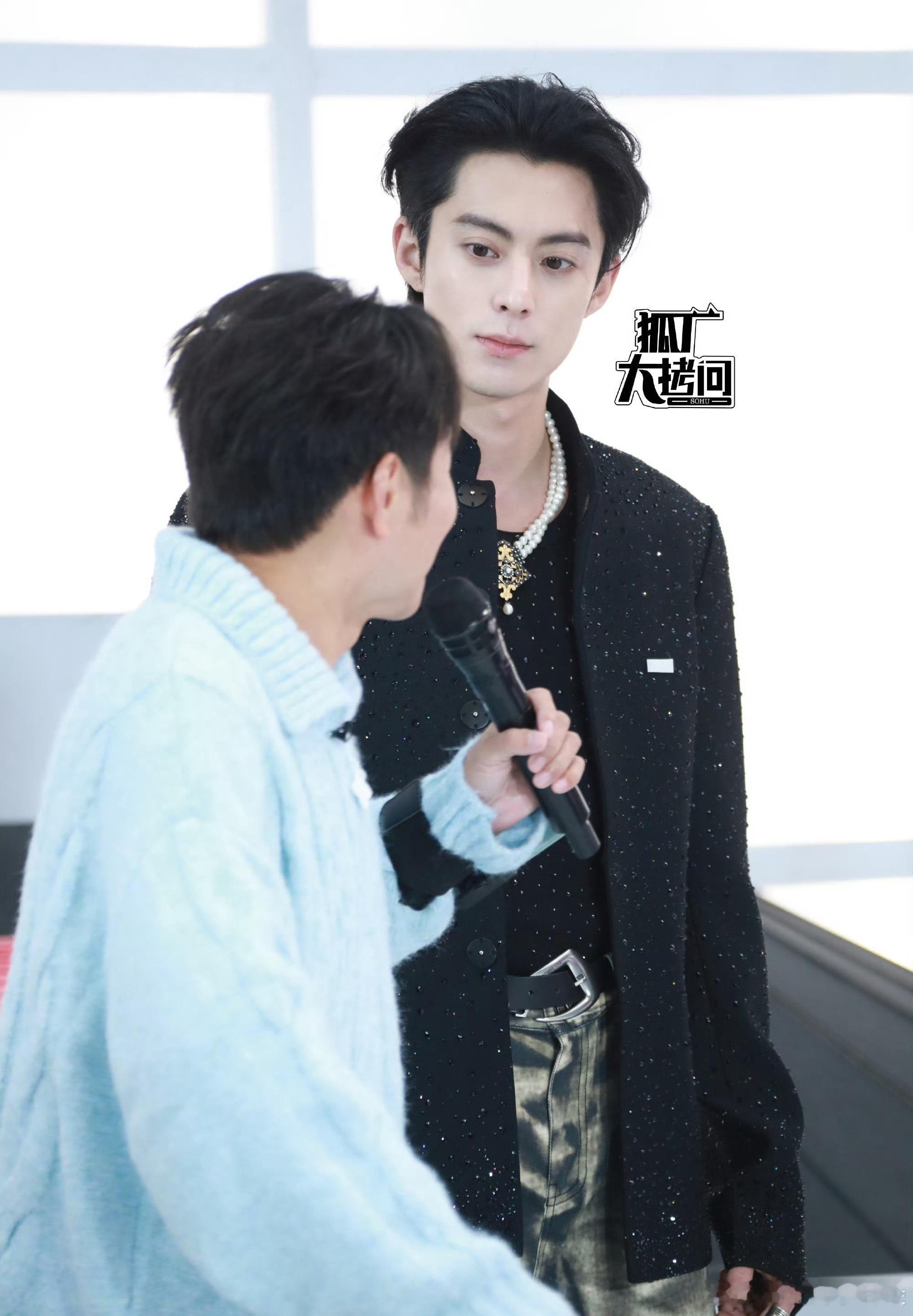 王鹤棣、孟子义好六夜活动又见面了，代入一下谢景行和沈娇娇，不行了，谢景行我可以接