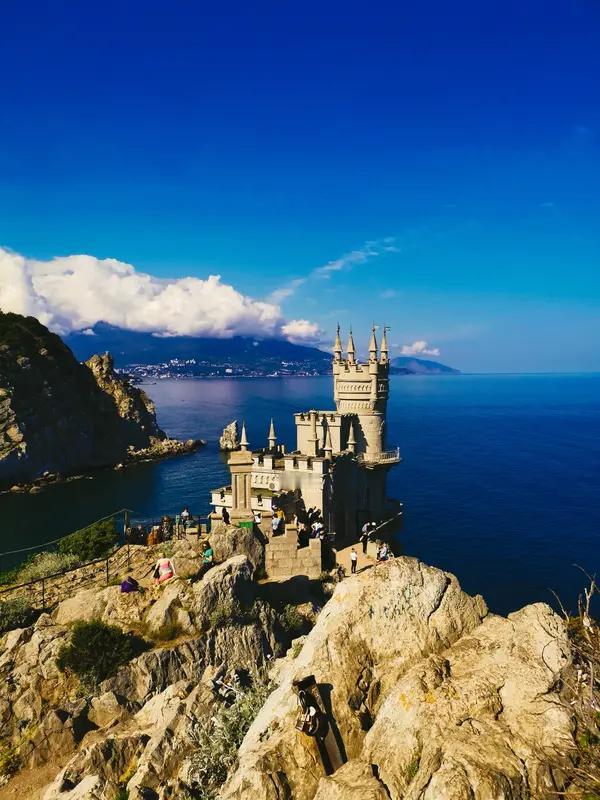 克里米亚最早是克里米亚汗国的地盘，这是个鞑靼人主导、隶属于奥斯曼帝国的政权。17