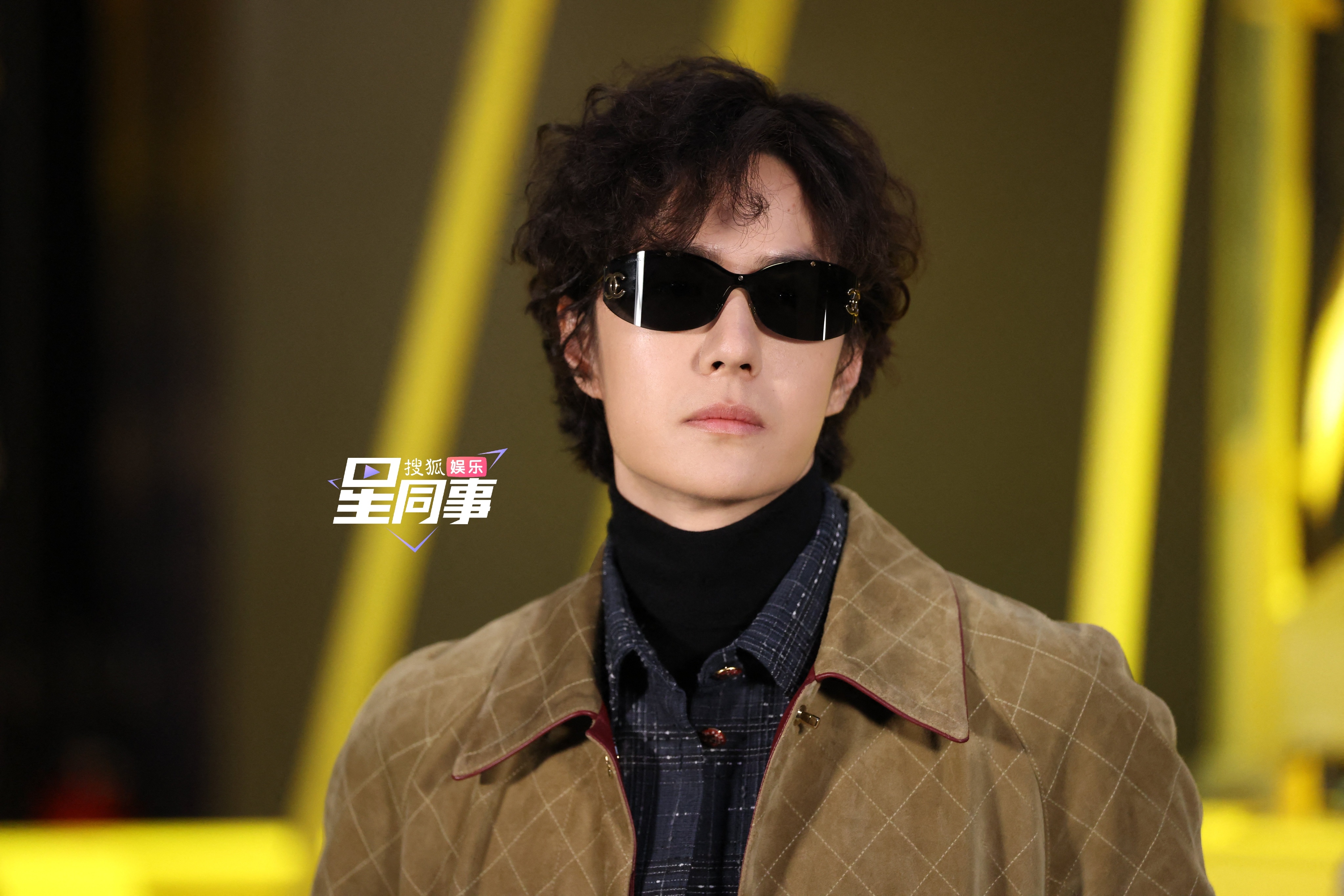 香奈儿巴黎大秀媒体生图掉落！所有人拿起智能手机感受时尚宠儿的魅力～ 王一博谷爱凌