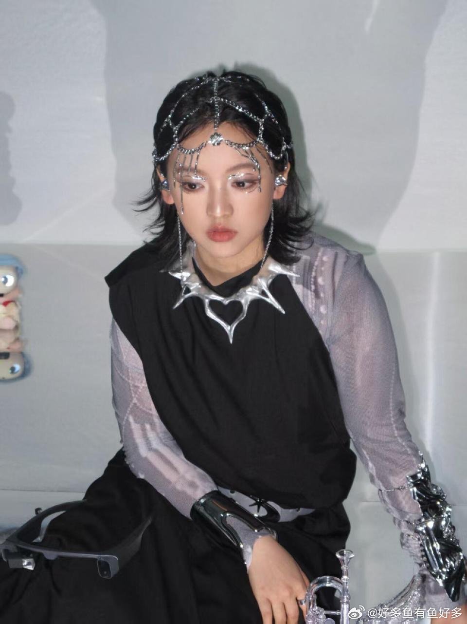 拉宏桑让我潮人恐惧症犯了 以前是搞笑整活的快乐源泉，如今变身赛博朋克潮人，短发配