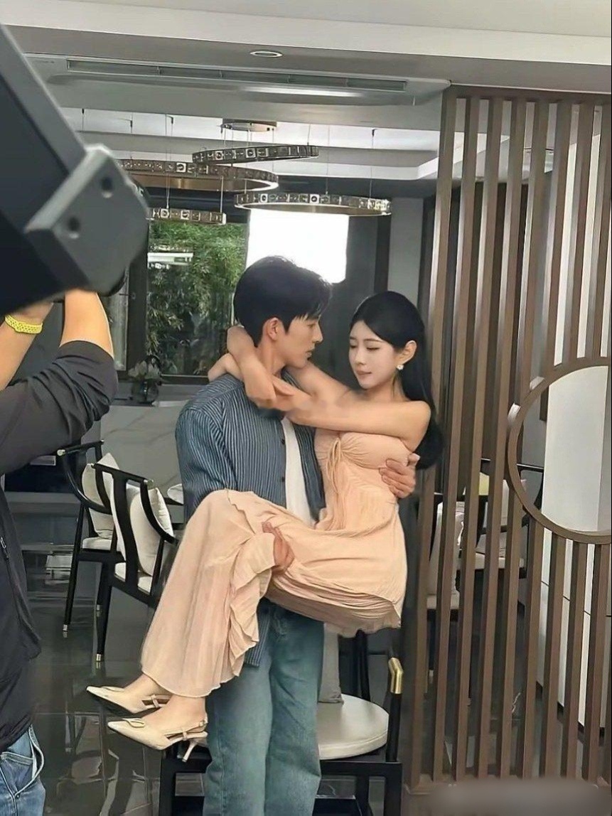 事实证明，女演员牺牲比男演员大啊 