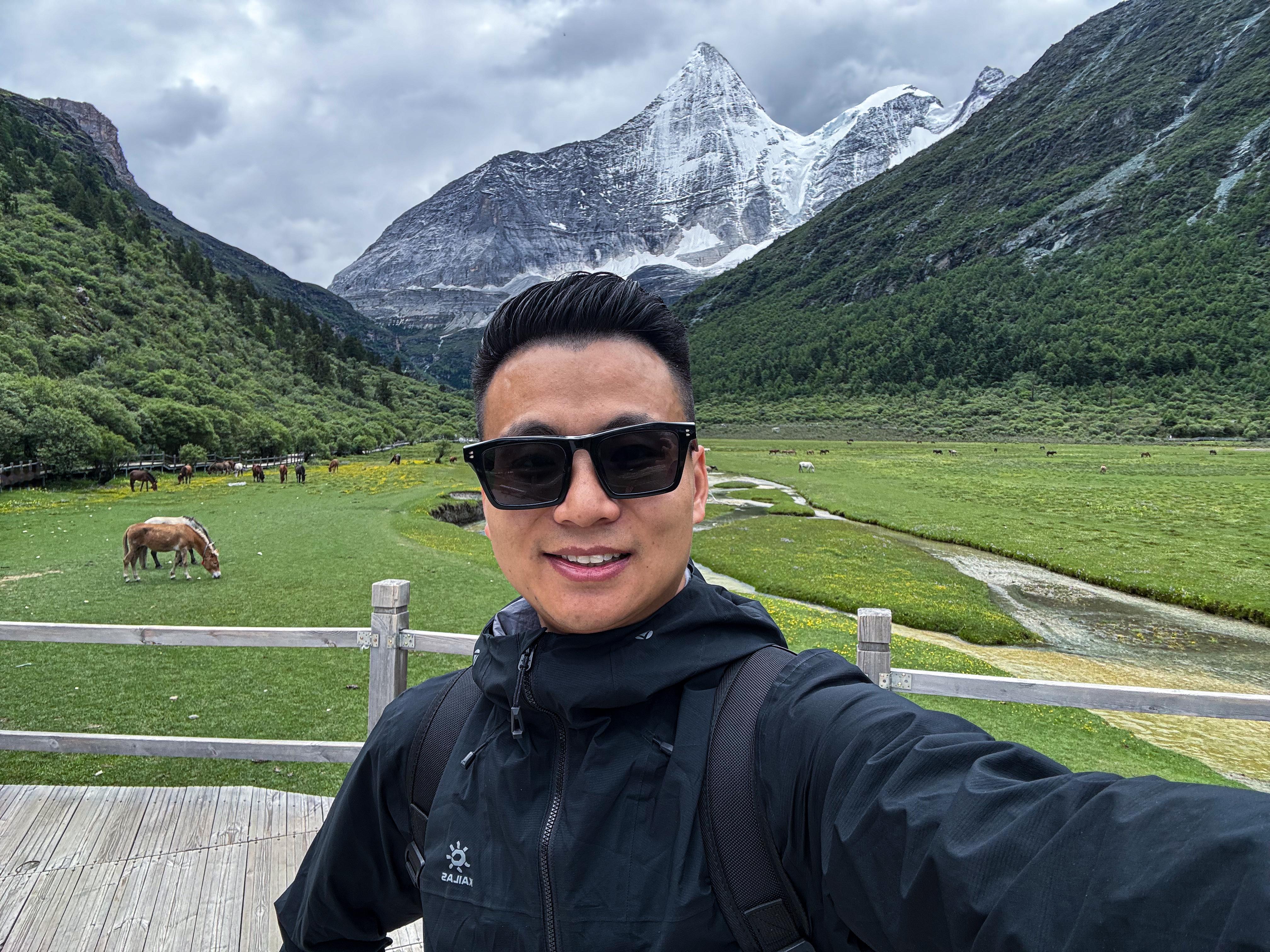 突然明白为什么很多景区的入口都修的很远了⚡摆渡车这玩意儿真不是个小数目，就拿稻城