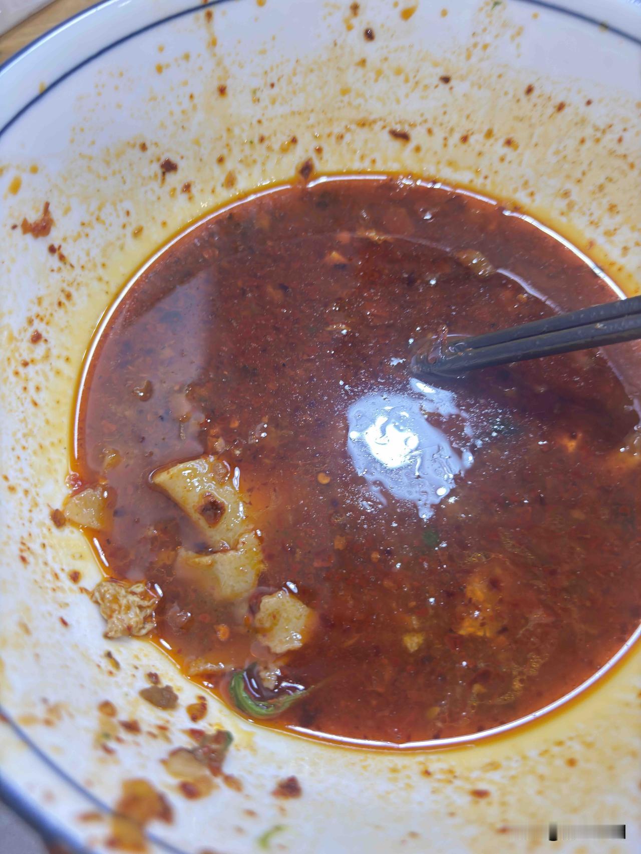 今天在西安吃的面食，宽片带汤的面，味道不错，经常在这家吃，价格就是稍微贵一点，大