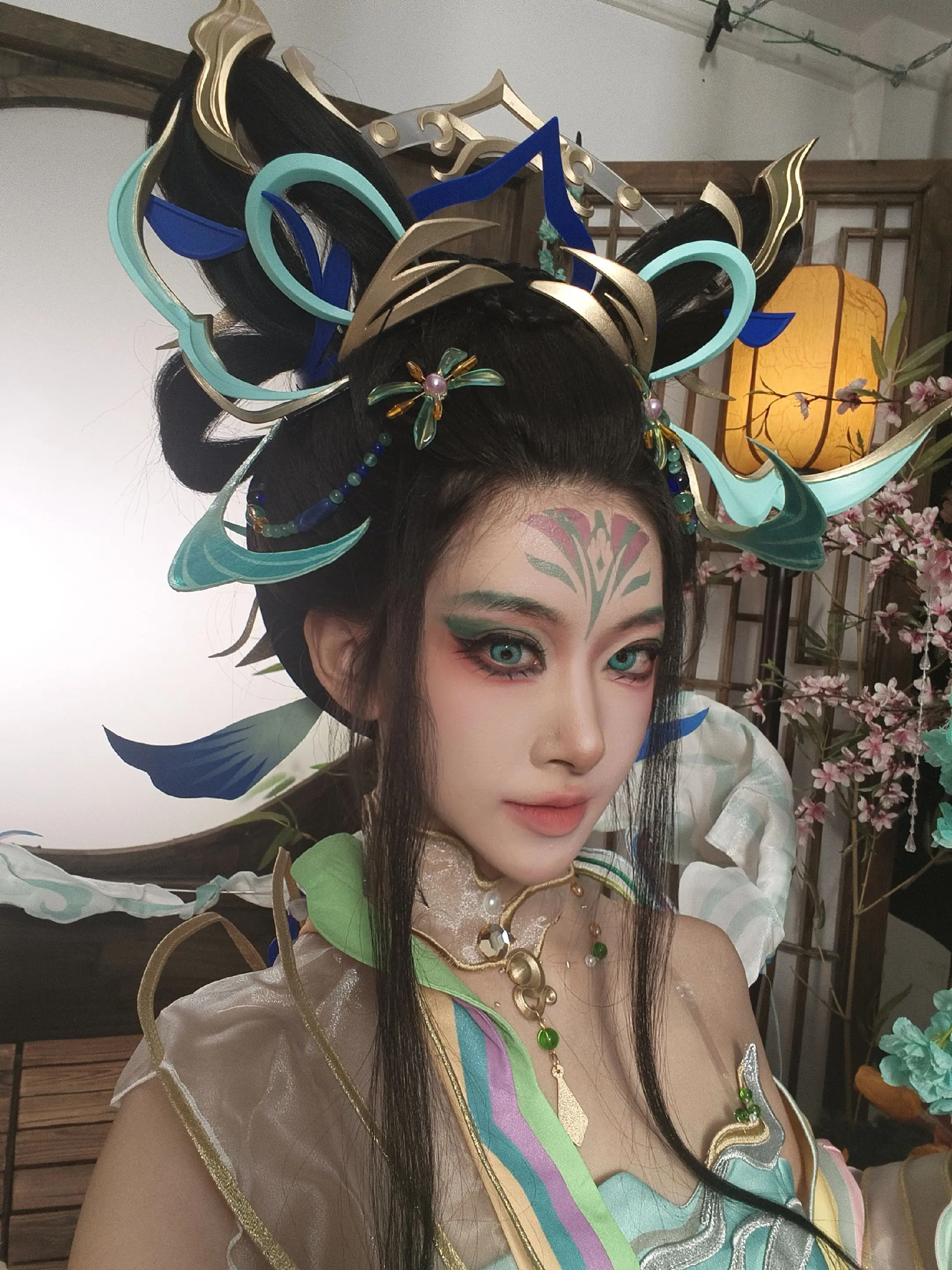昨天晚上没更新，是因为在拍这个。妆造布景