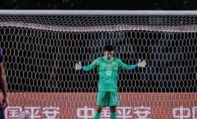 在金华国际足球邀请赛中，中国男足与泰国队0-0握手言和。本场比赛，国足虽然在场面